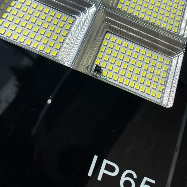 Lampione Solare LED 400W – Luce Stradale da Esterno con Pannello Monocristallino, Telecomando, Sensore Crepuscolare & Impermeabile IP65 / IP66