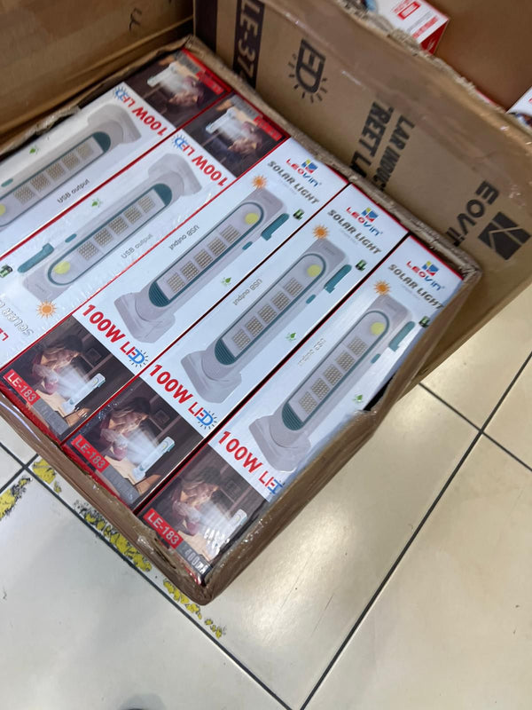 Lampada Solare LED 100W LEOVIN – Ricarica USB | Luce da Esterno con Pannello Solare Integrato | Illuminazione Potente per Giardino, Casa e Campeggio